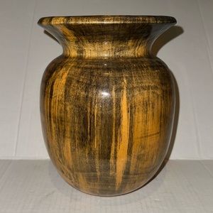BEAUTIFUL WOOD VASE 9 INCH TALL